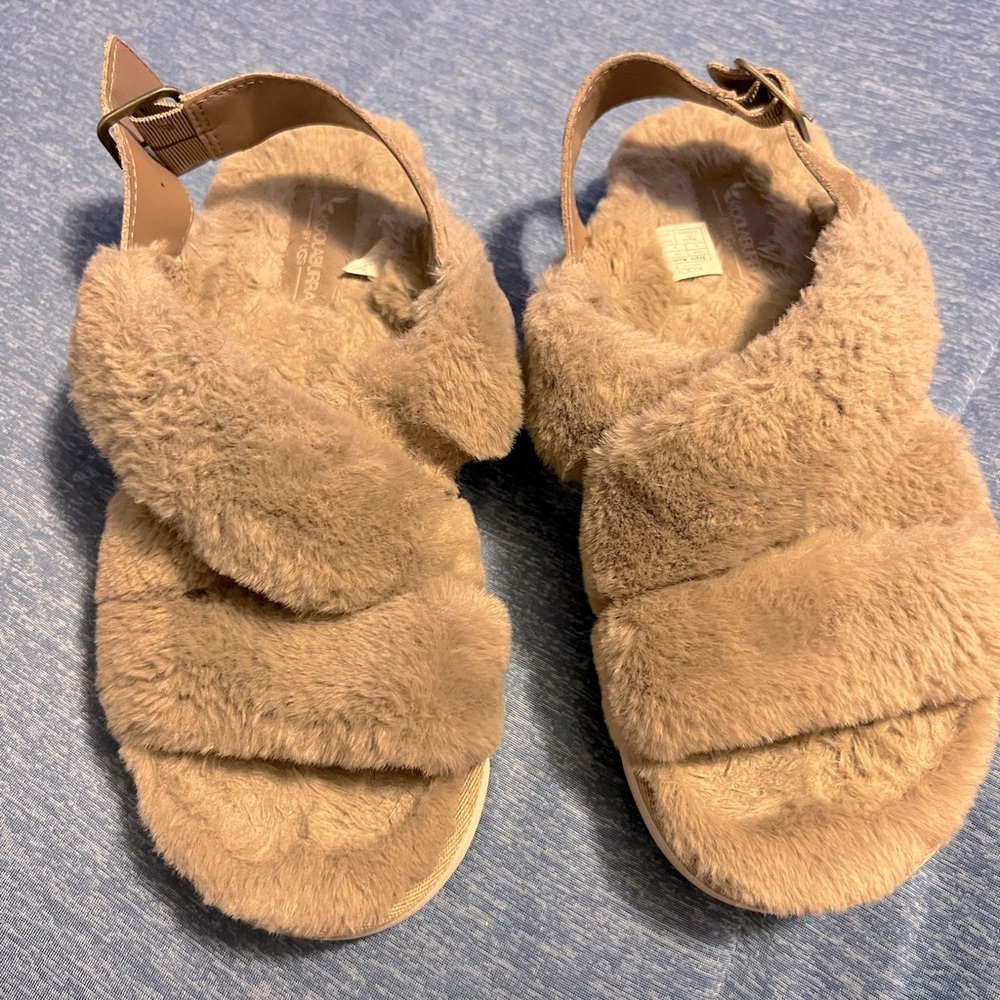 Koolaburra by UGG Women's Sandal Size 8. Worn 3 times.